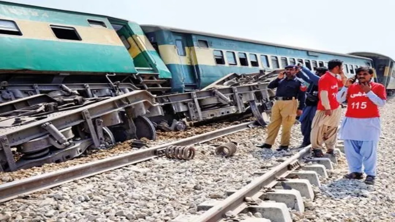 Zafar Express Derailment After Bomb Blast in Jacobabad